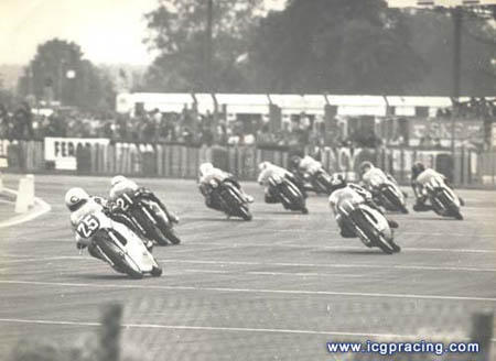 Silverstone GP 250 1977- Eric Saul in the Lead